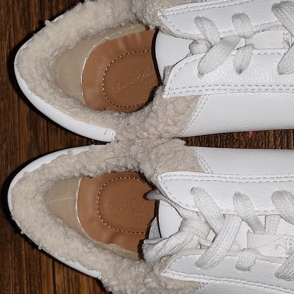 Universal Thread white fuax fur trim sneakers - Picture 4 of 7
